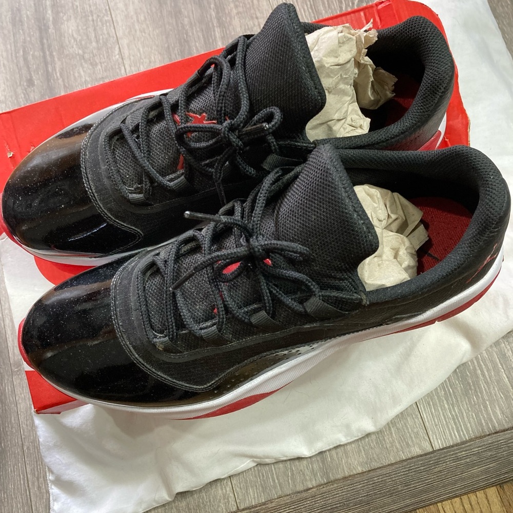 Jordan Men's Sneakers in Black and Red